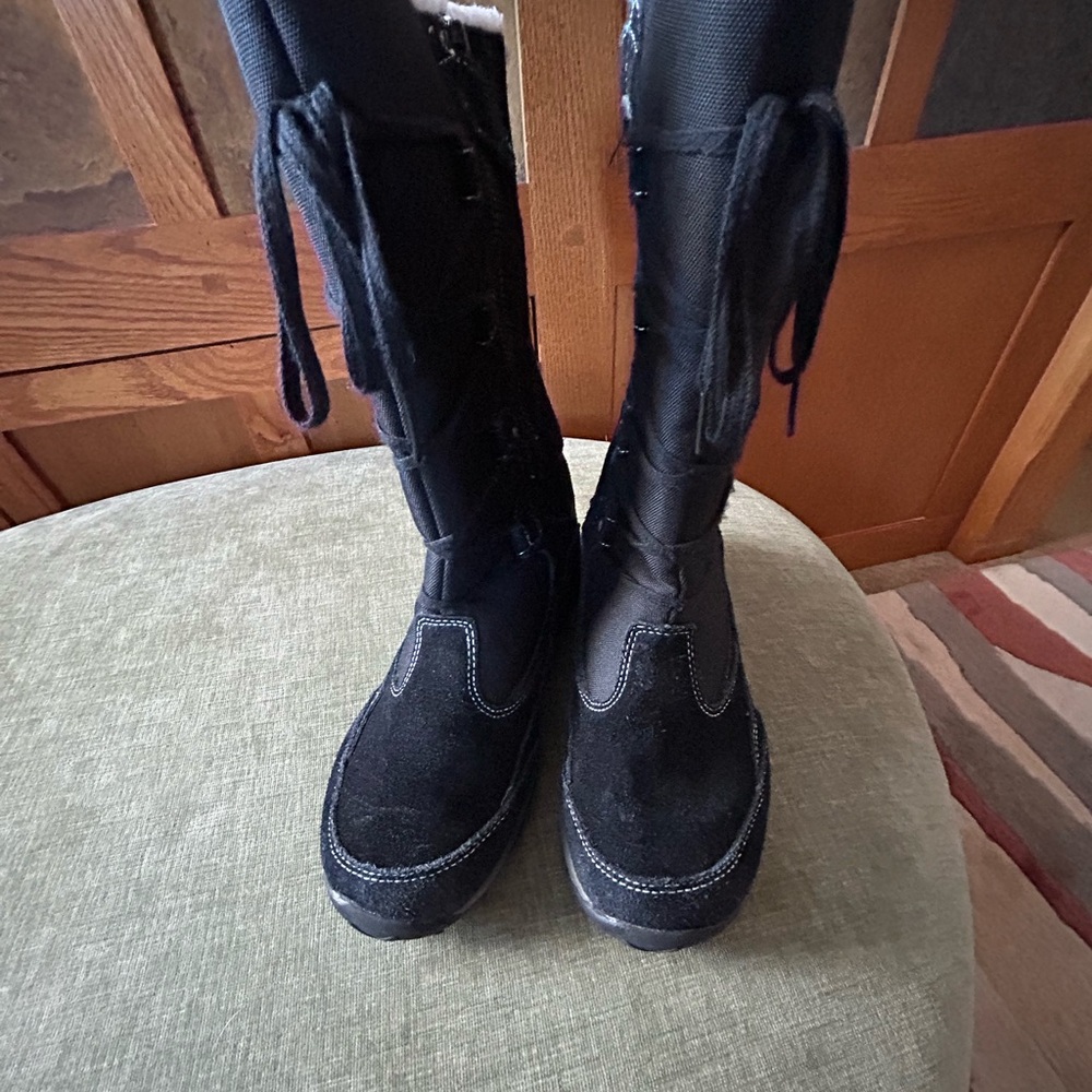 Merrell Black Lace Up Women's Boots